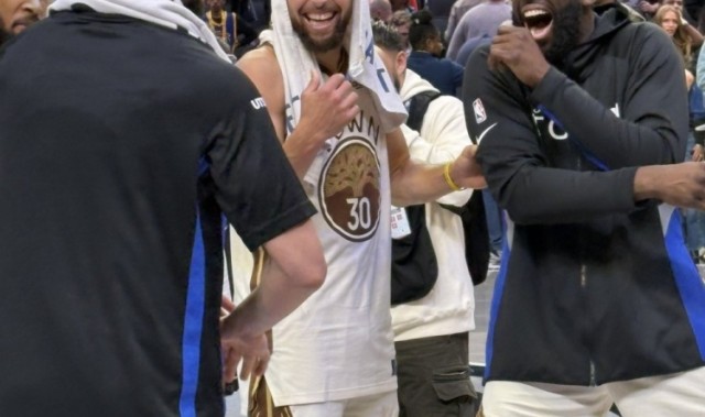 500彩票网官方投注-老伙计！库里、克莱、追梦赛后场边聚首 三人有说有笑非常开心